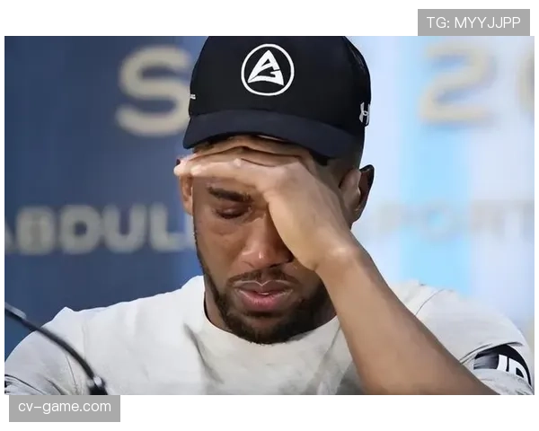 笑死，安东尼·约书亚在超市刷卡那一刻，我突然觉得自己的工资很尴尬